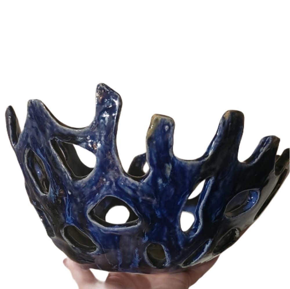 Urchin/sea Pottery, Med-lrg Size Bowl, Wonderfully‎ Crafted.